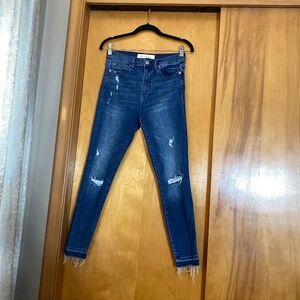 Women’s Gap1969 Medium Wash Distressed True Skinny Super High Rise Jeans 28